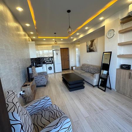 Apartment In The Center 트빌리시 외부 사진
