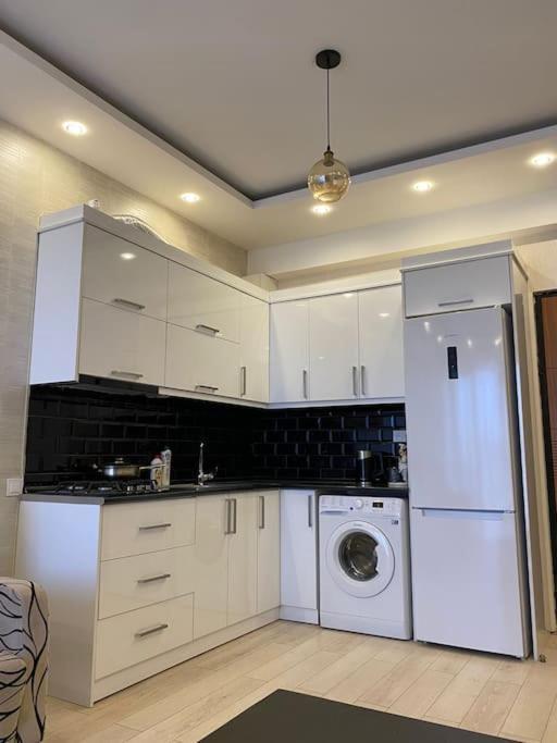 Apartment In The Center 트빌리시 외부 사진