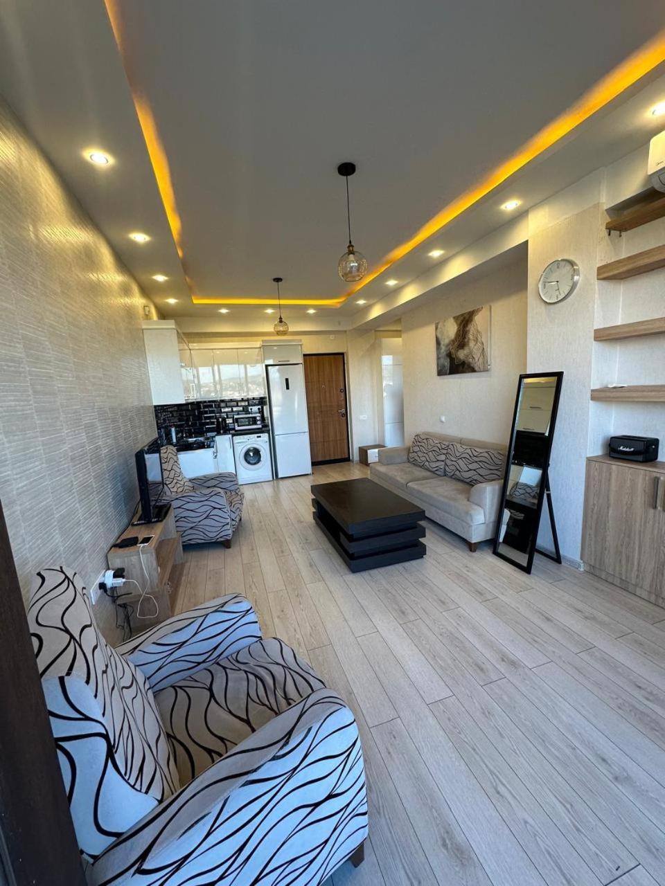 Apartment In The Center 트빌리시 외부 사진